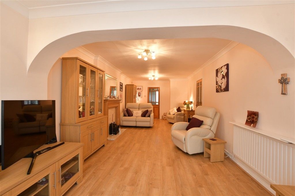 Property photo 2 of 16 Lounge