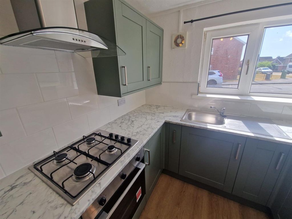 Property photo 3 of 17 E9F7102B-6Fe4-48Ad-8875-Dac56Af89E92.Jpg