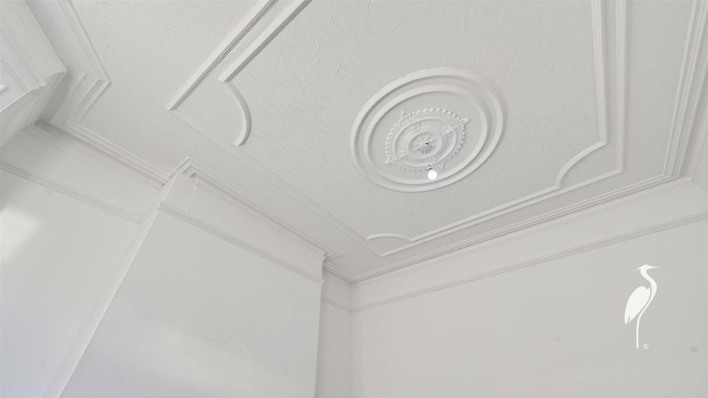 Property photo 3 of 14 Lounge