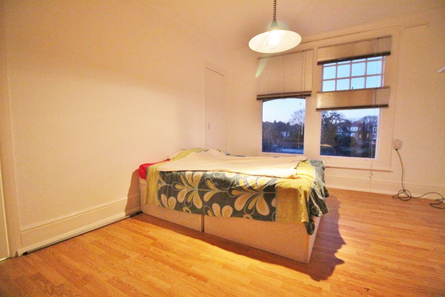 Property photo 3 of 5 Lounge / Bedroom