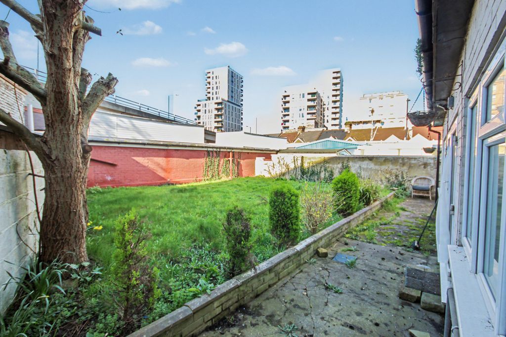 Property photo 2 of 7 Gallery