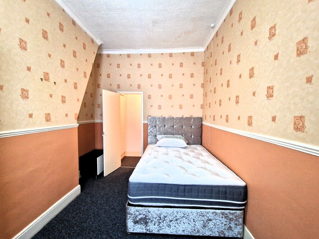 Property photo 2 of 14 Bedroom3.Jpg