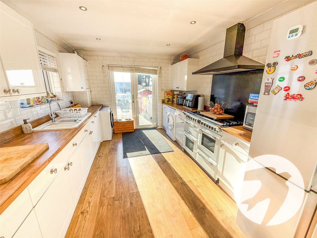 Property photo 3 of 16 Picture No. 17