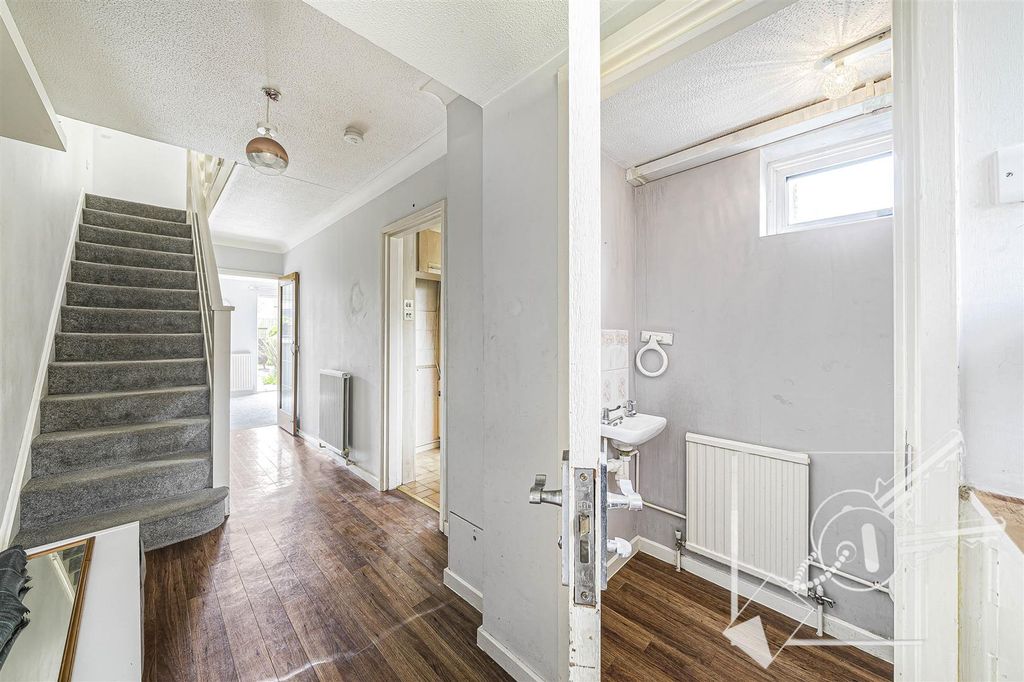 Property photo 2 of 24 Hall