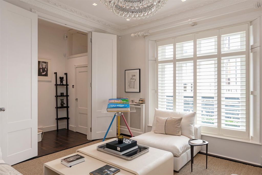 Property photo 2 of 23 37 Lower Belgrave Street Hi-36.Jpg