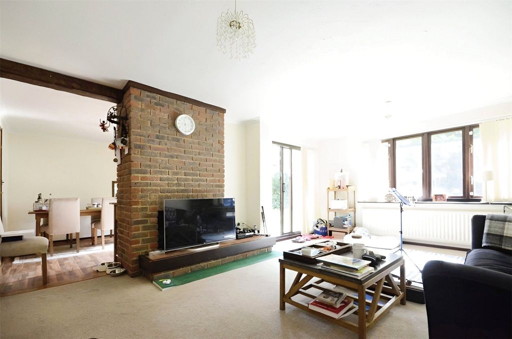 Property photo 2 of 8 Picture No. 15