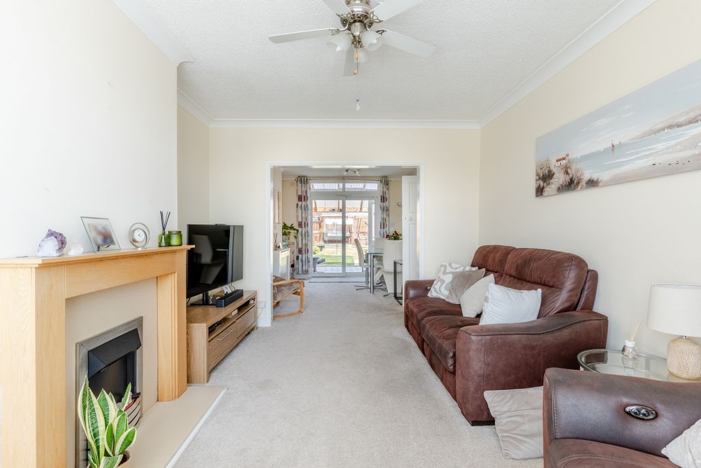 Property photo 1 of 16 A7406284-Hdr-10