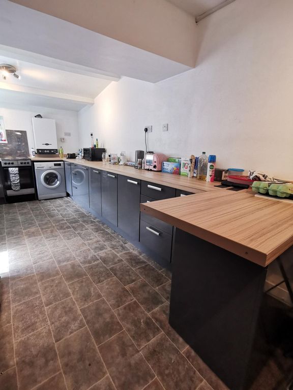 Property photo 2 of 6 Kitchen