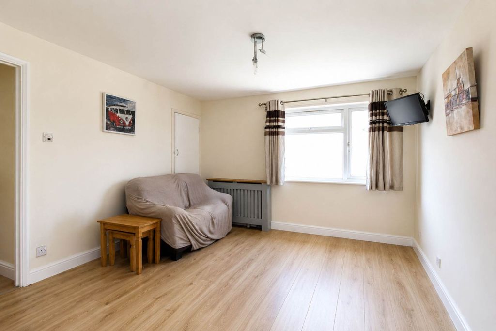Property photo 2 of 6