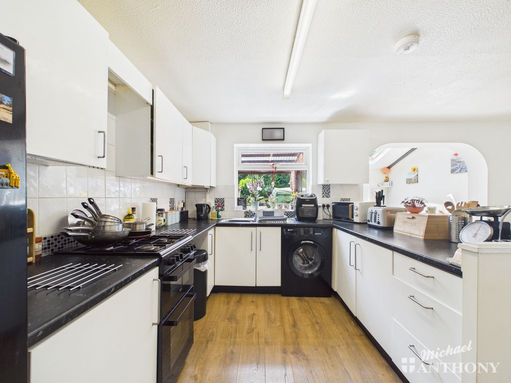 Property photo 3 of 19 Cam02773G0-Pr0449-Still013