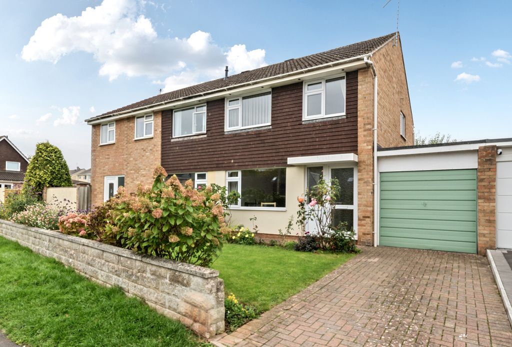 Property photo 1 of 18 1366031-1-68E8F9c...