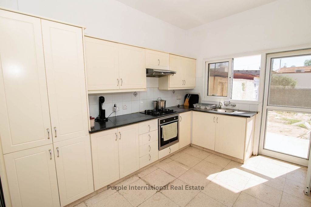 Property photo 2 of 29