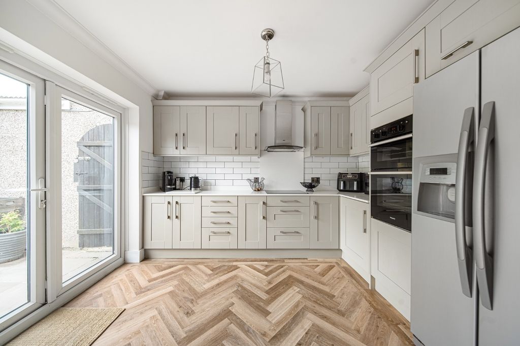 Property photo 3 of 25 5130773