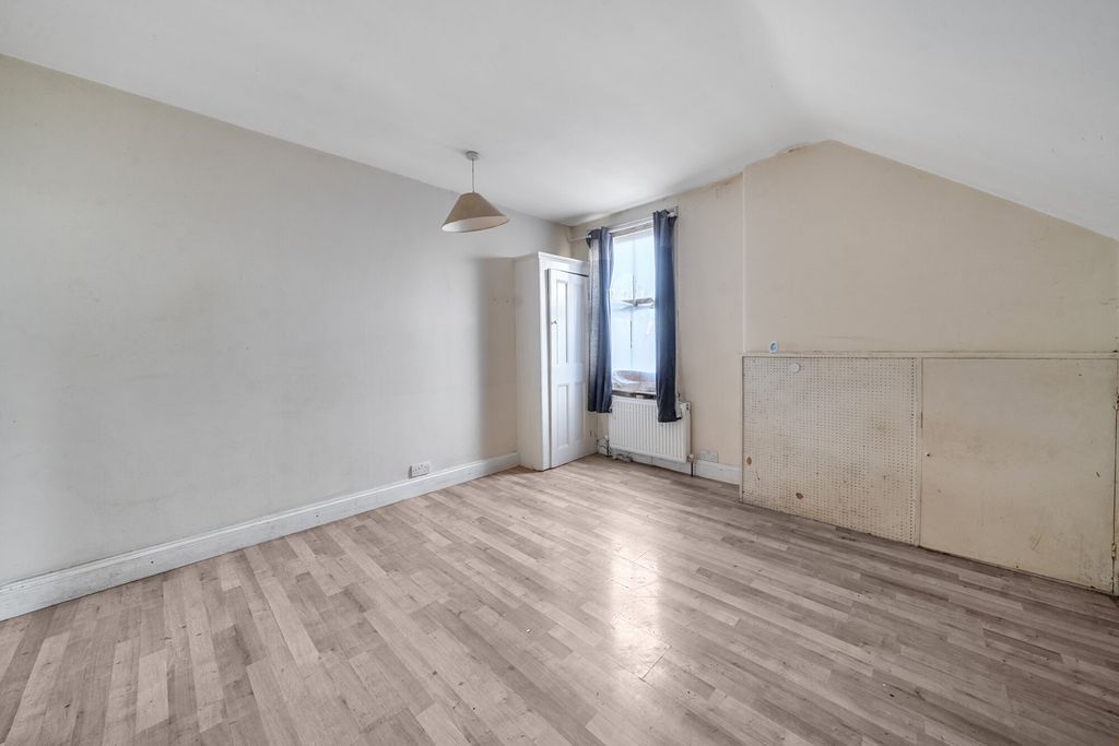 Property photo 3 of 13 1404462-10-697A36...