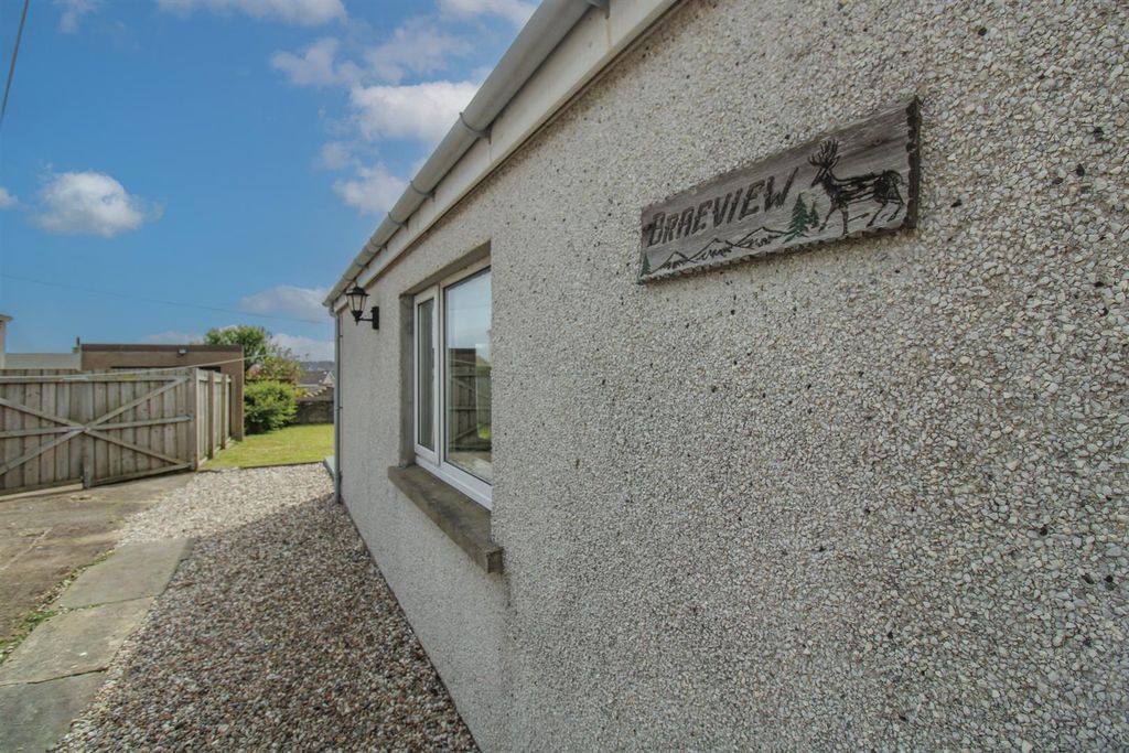 Property photo 2 of 28 Braeview