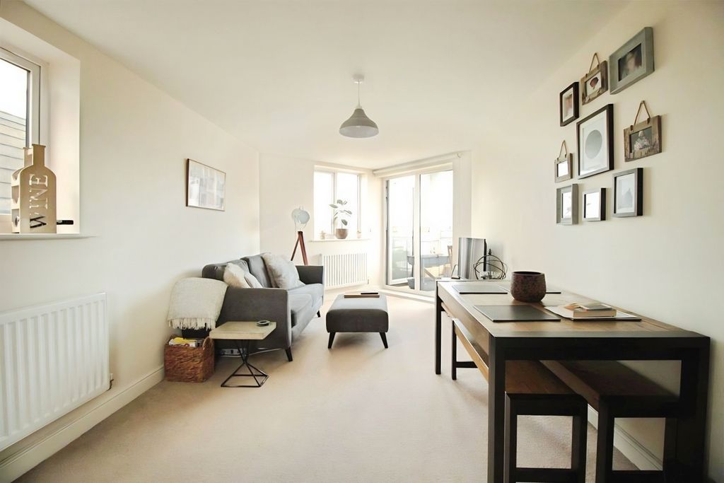 Property photo 3 of 8 Pbox-Img.Jpg