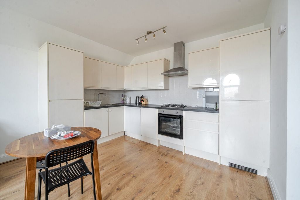 Property photo 2 of 11 Picture No. 23