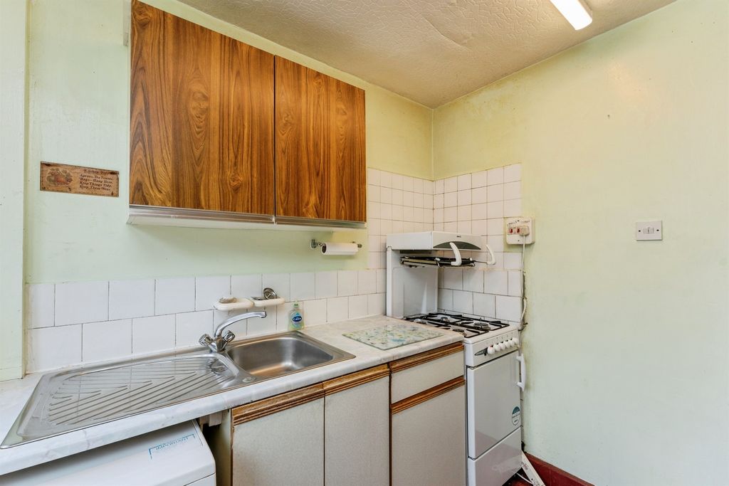 Property photo 2 of 20