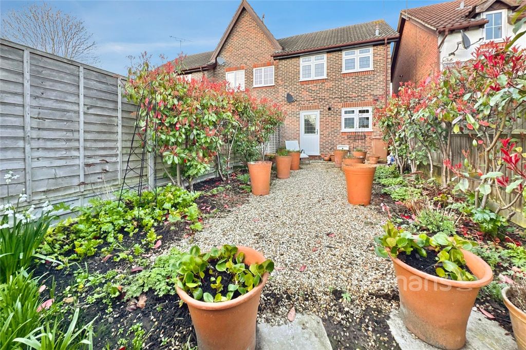 Property photo 2 of 13 Garden