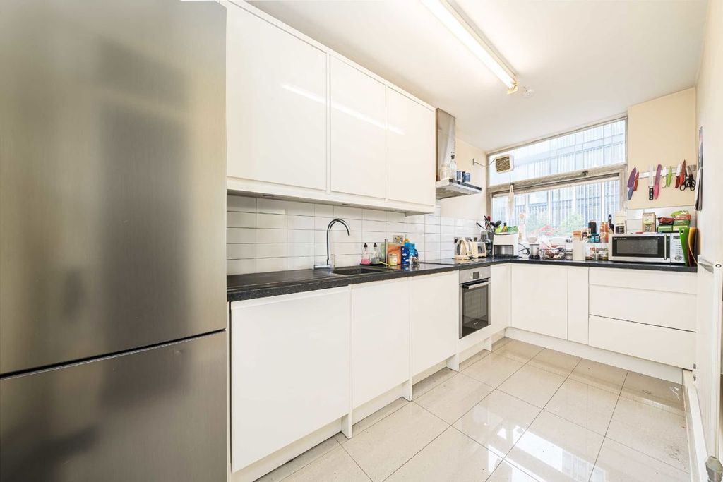 Property photo 3 of 6