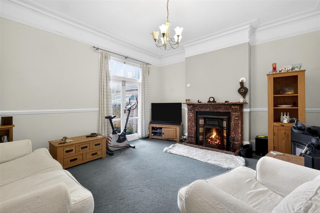 Additional image 4 of 5 bed semi-detached house for saleBeach Road, Littlehampton BN17