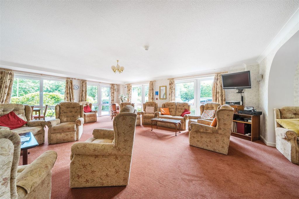 Property photo 3 of 11 Communal Lounge/Kitchen:
