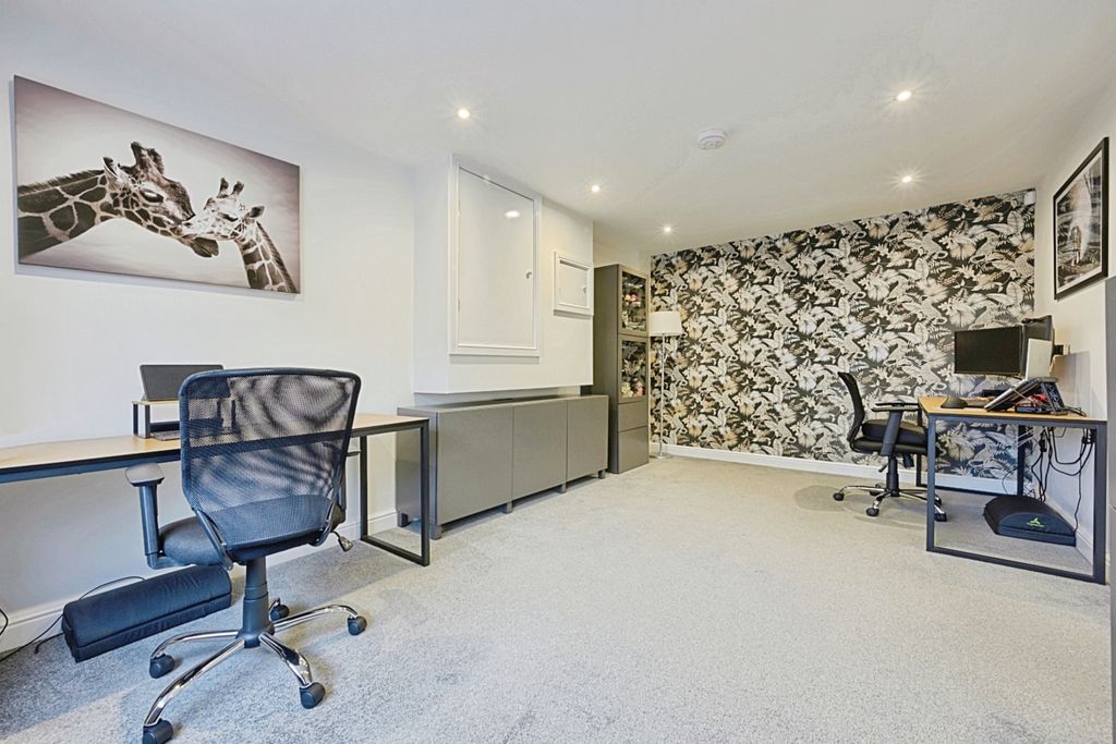 Property photo 2 of 18 Home Office