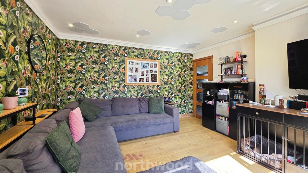 Property photo 2 of 26