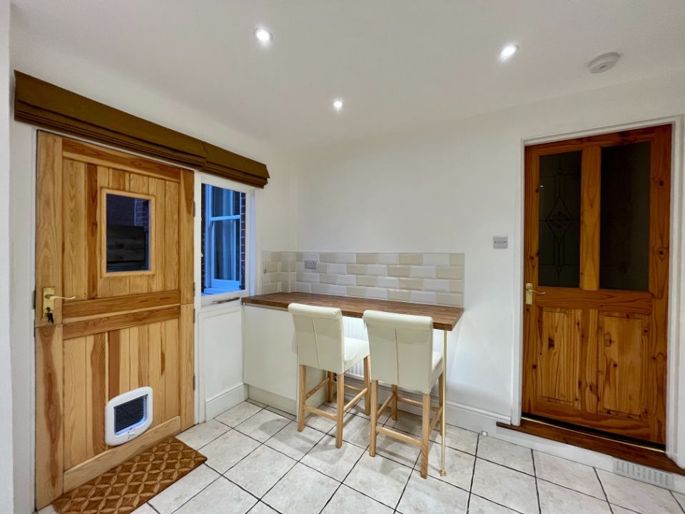 Property photo 2 of 17 Image00008