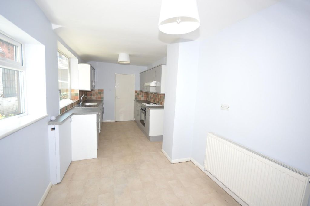 Property photo 3 of 8 Kitchen