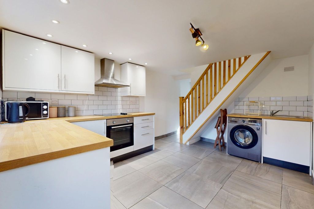 Property photo 2 of 14 4912373