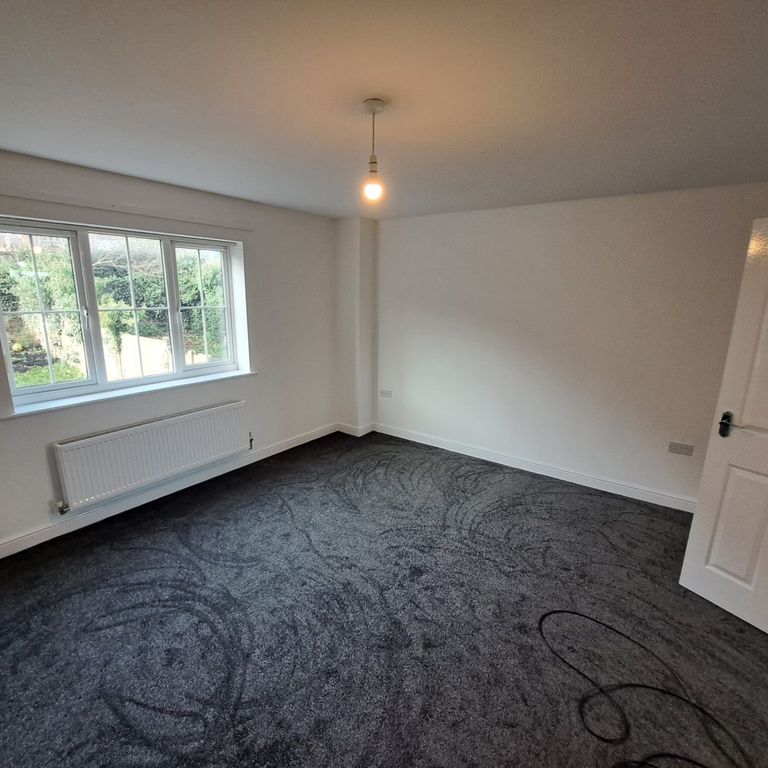 Property photo 3 of 10 Living Room (1st Floor)