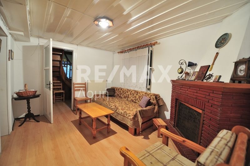 Property photo 2 of 23