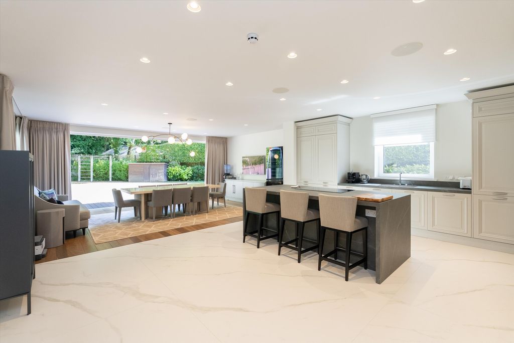 Property photo 3 of 30 Image