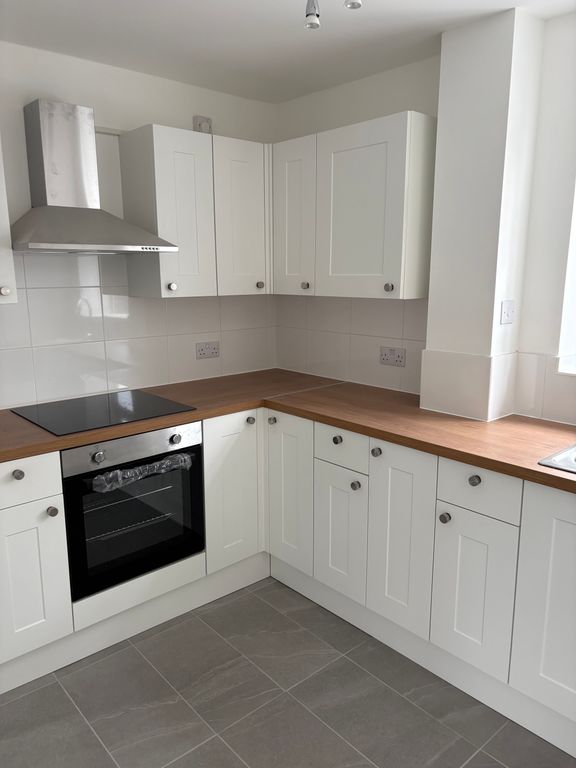 Property photo 3 of 12 Kitchen