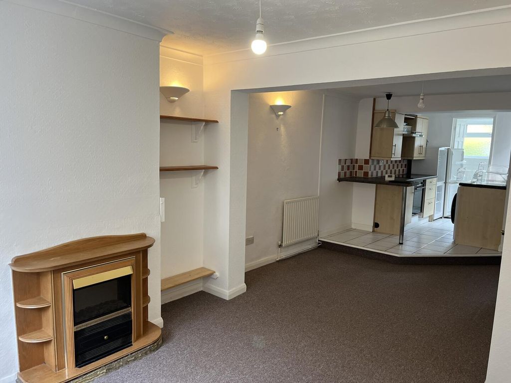 Property photo 2 of 16 Living Room