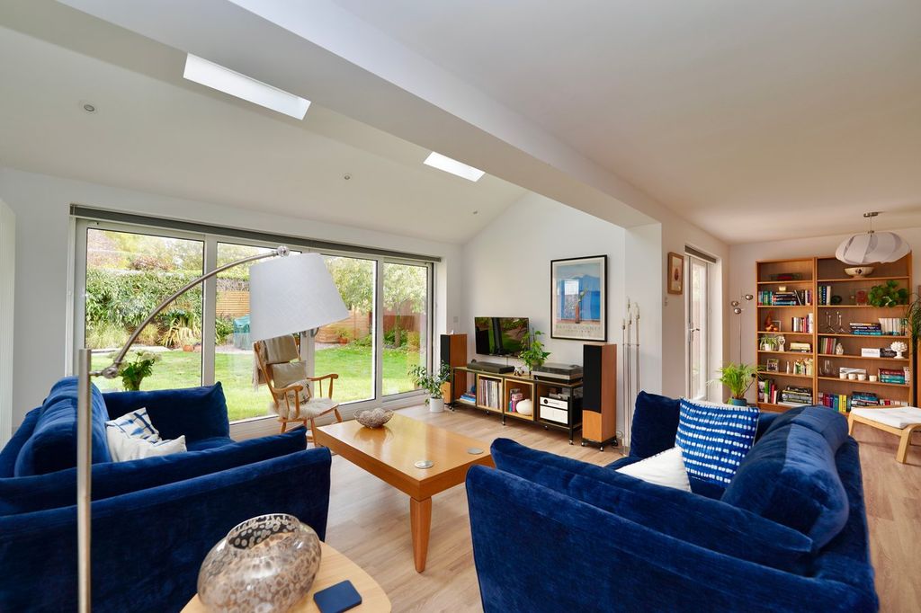 Property photo 2 of 23