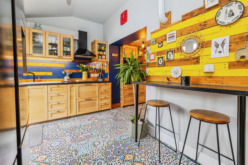 Property photo 3 of 20 2025-11-03-10Stirlingway010