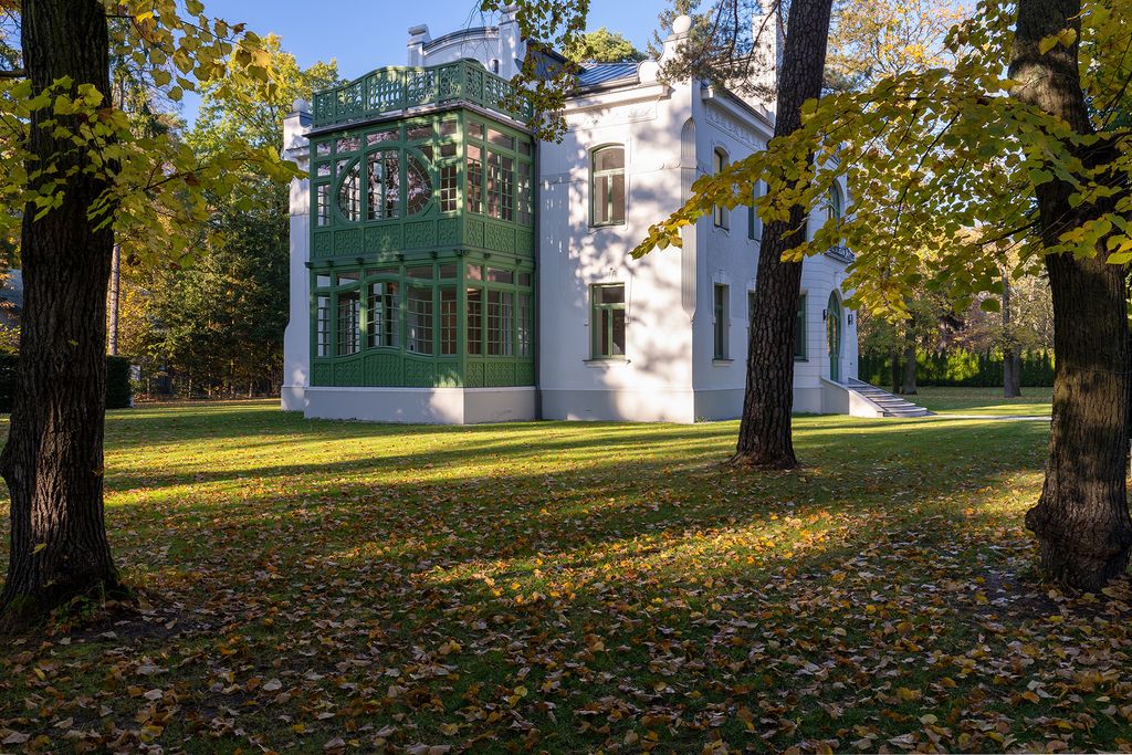 Property photo 2 of 19