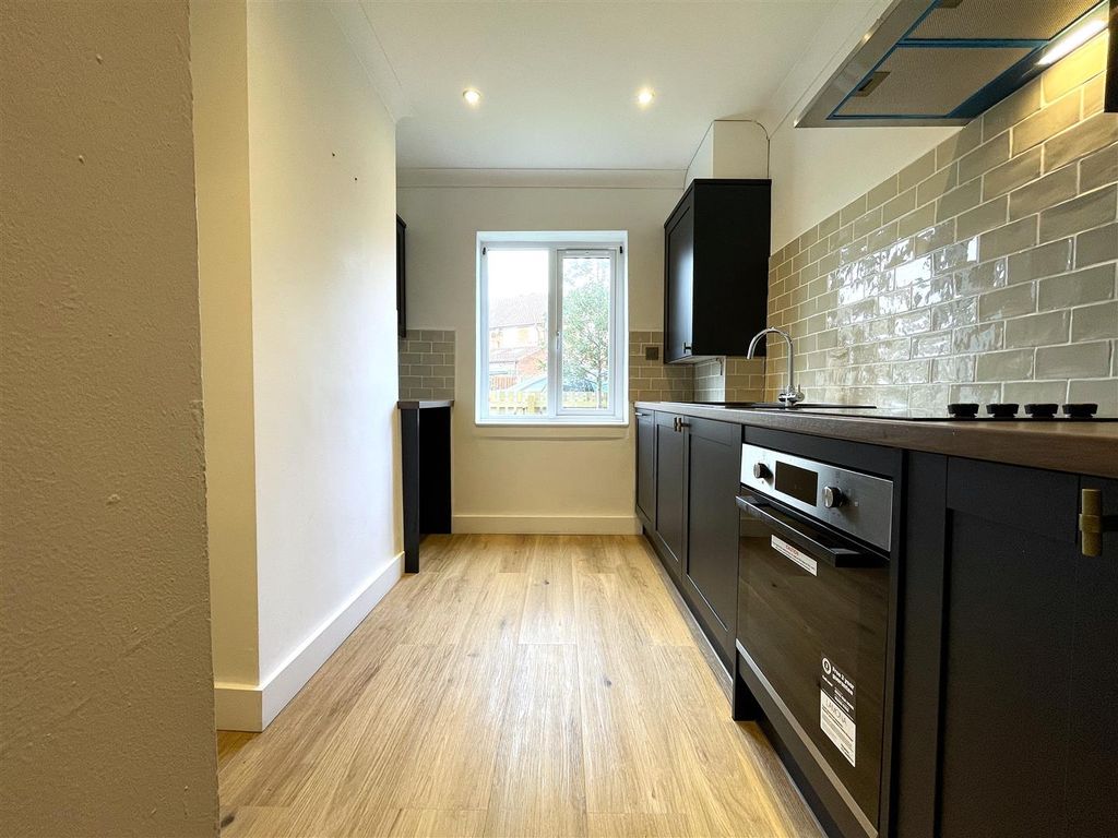 Property photo 3 of 19 Kitchen