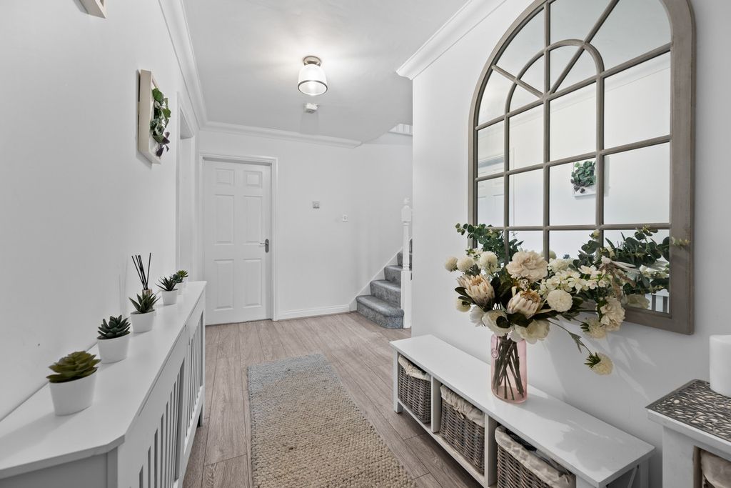 Property photo 3 of 42