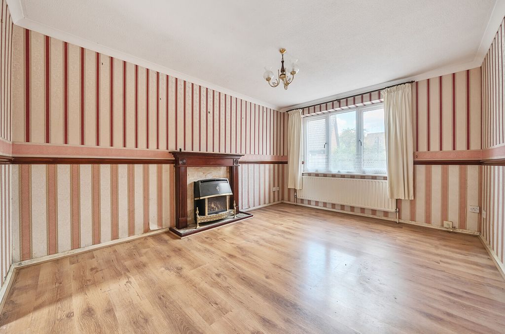 Property photo 2 of 10 1325199-9-686Ff3B...