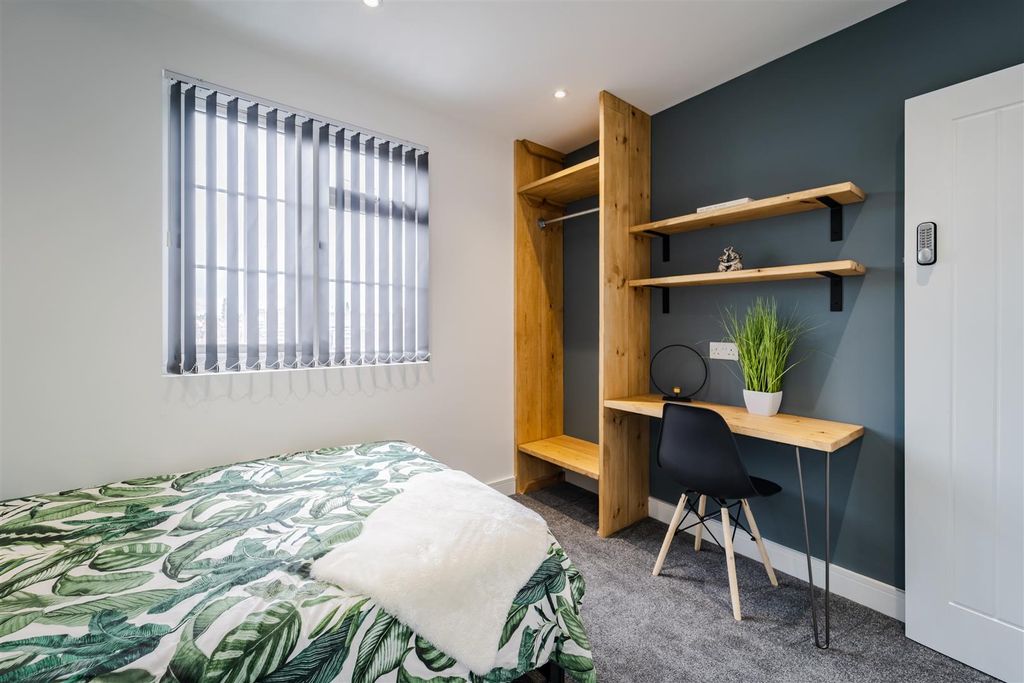 Property photo 2 of 8 002-Dsc00577-Hdr.Jpg