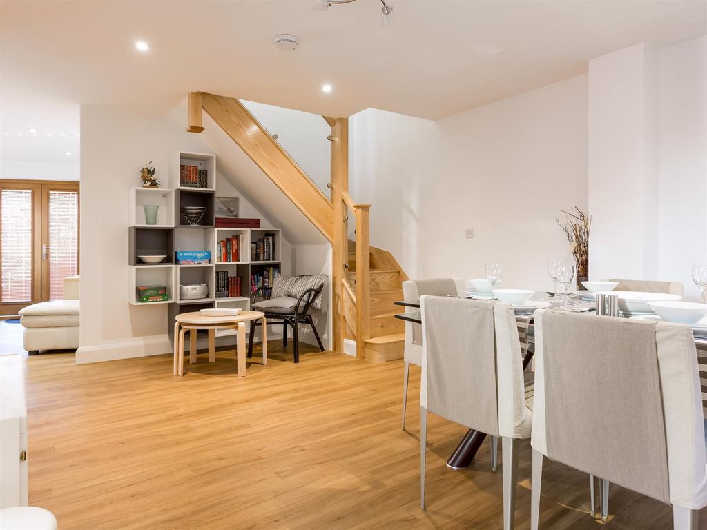 Property photo 2 of 17 20 Strand Street-12_2048_X_1536.Jpg