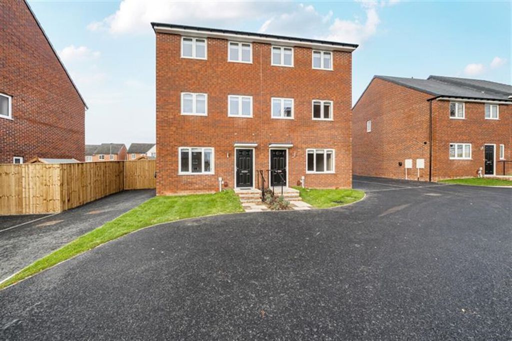 Property photo 1 of 11 External