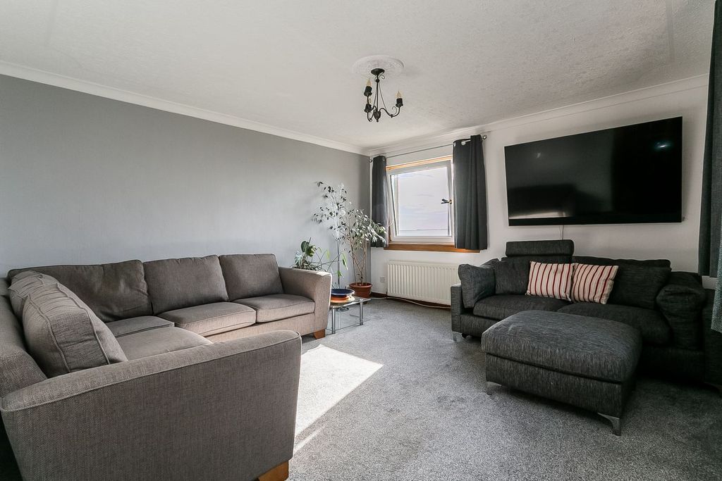 Property photo 2 of 32
