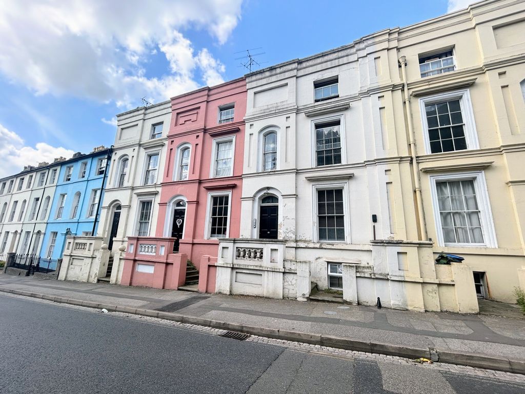 Property photo 1 of 5 Front