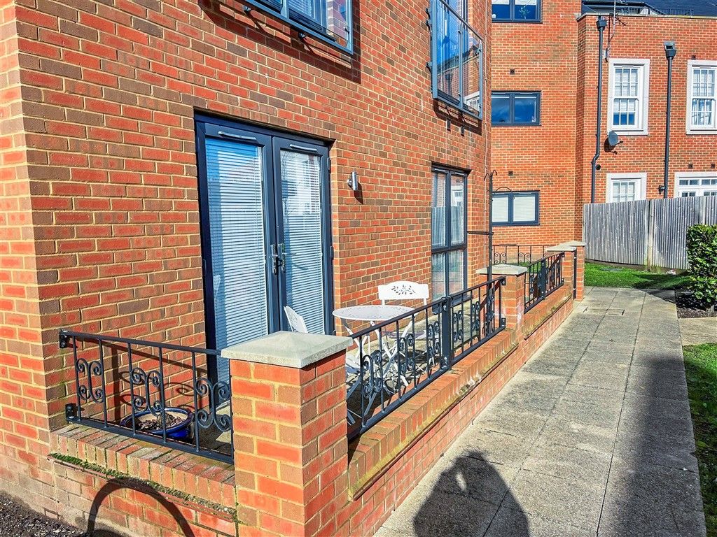 Property photo 3 of 5 Terrace