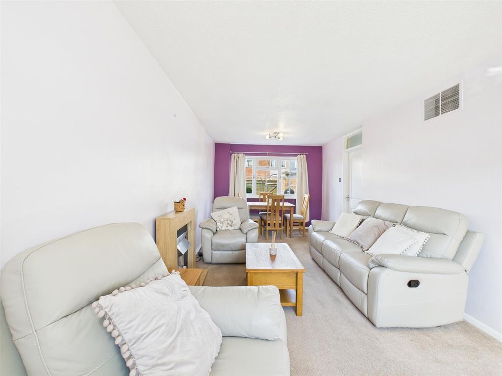 Property photo 2 of 11 Cam04907G0-Pr0252-Still017.Jpg