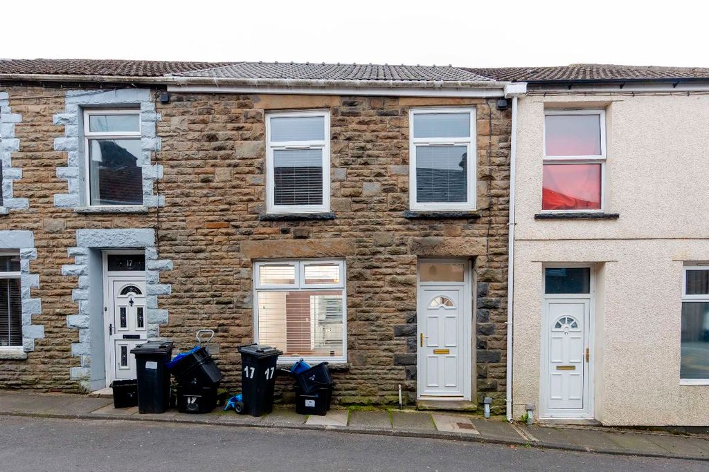 Property photo 2 of 34